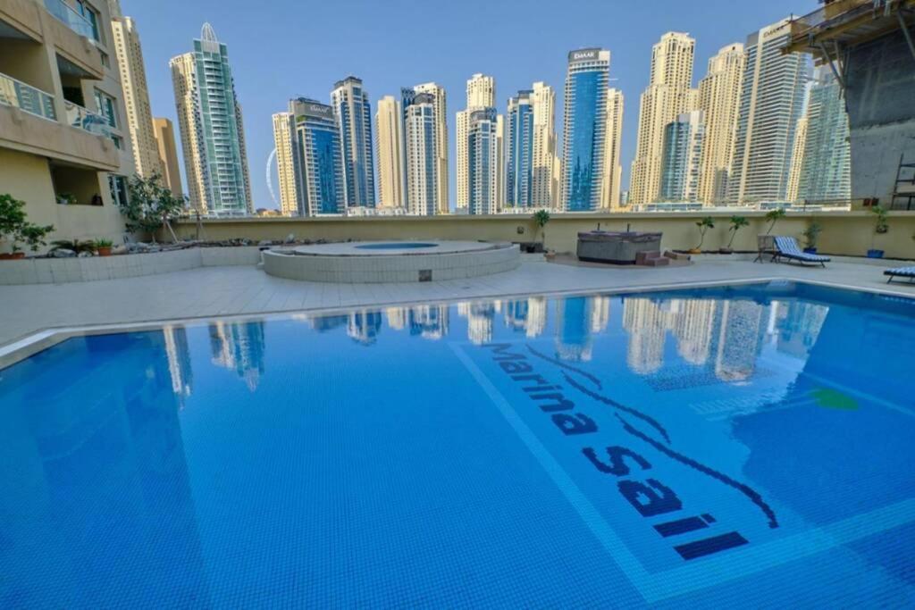 Lovely 1-Bedroom Apartment In The Heart Of Dubai Marina Екстериор снимка