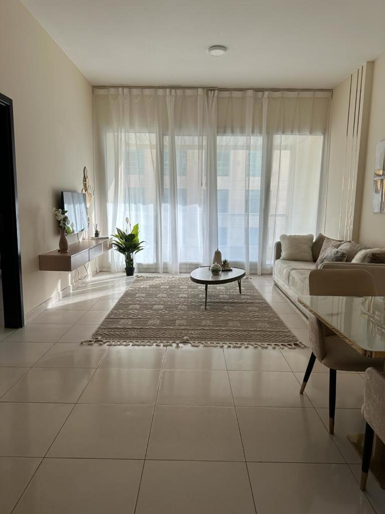 Lovely 1-Bedroom Apartment In The Heart Of Dubai Marina Екстериор снимка