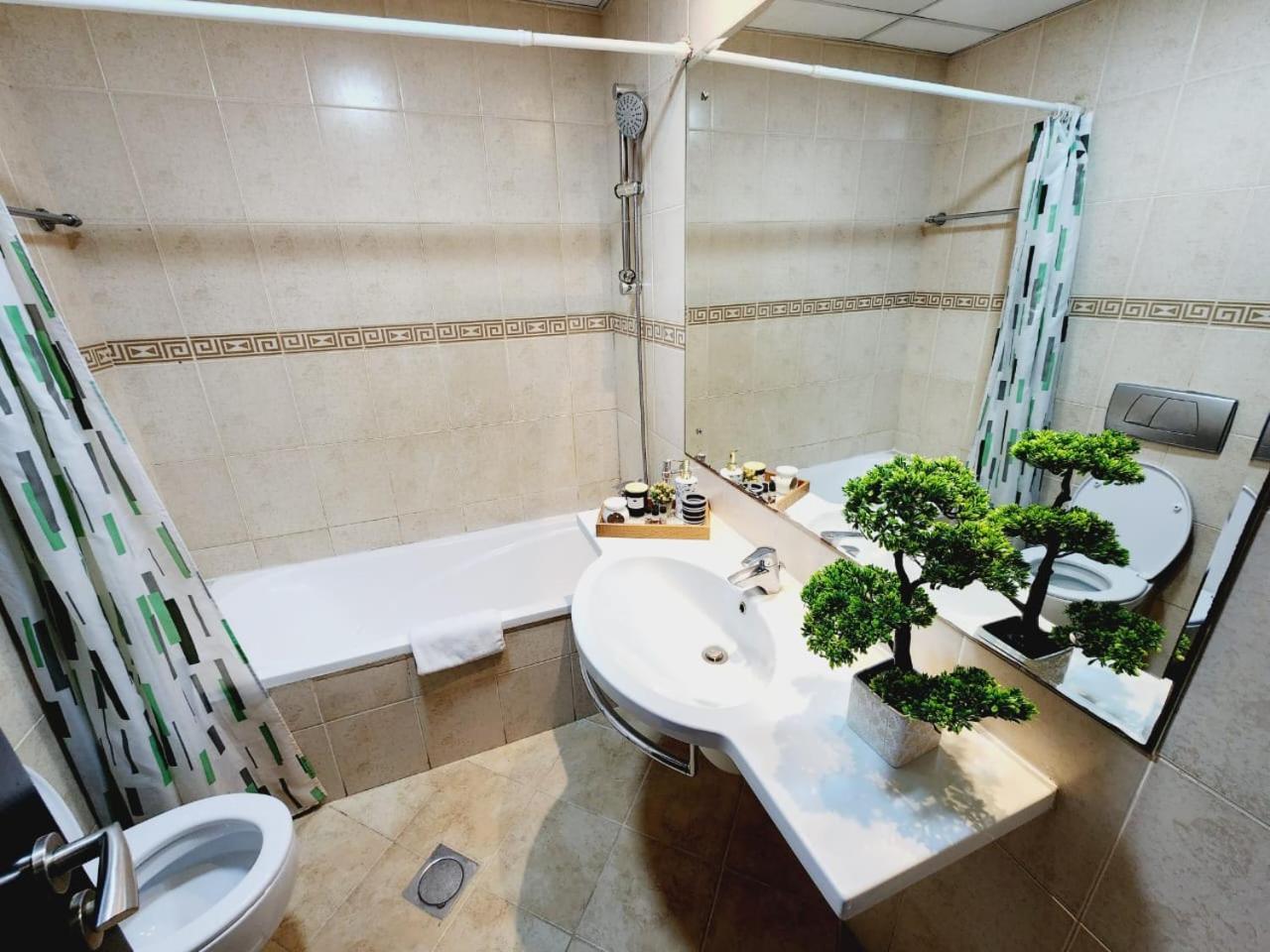 Lovely 1-Bedroom Apartment In The Heart Of Dubai Marina Екстериор снимка